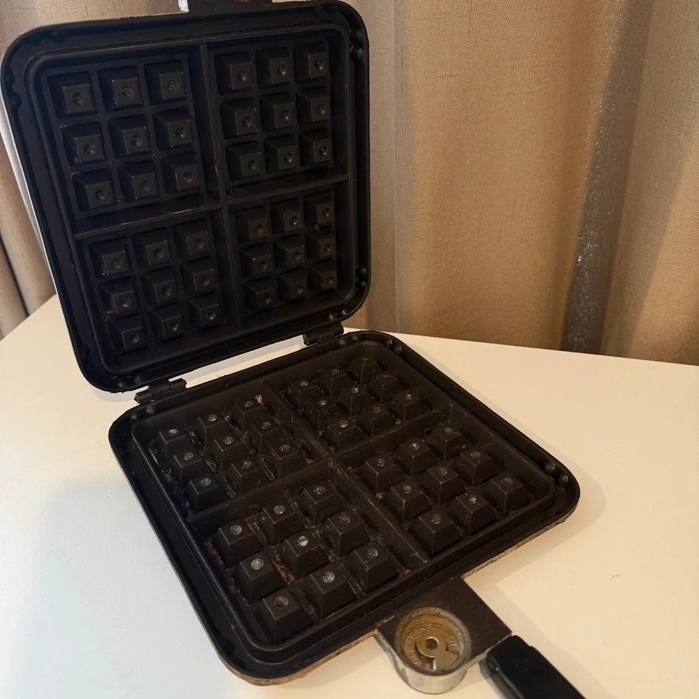 Nordic Ware Cast Aluminum Stovetop Waffle Iron Maker‎ Vintage Square